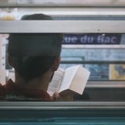 Действительно ли вредно читать в транспорте?