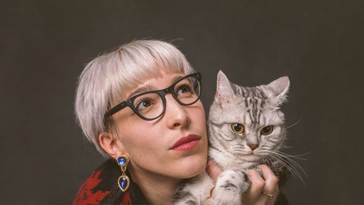 Кому идут очки формы кошачий глаз?