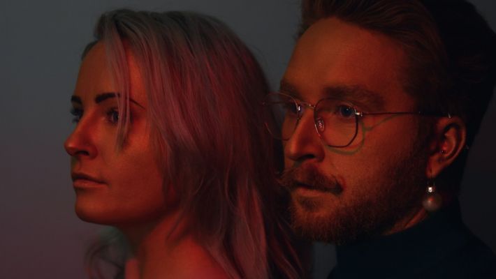 Почему люди переходят с контактных линз на очки?