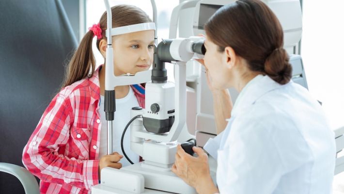 Что видит офтальмолог, когда смотрит через специальные приборы?