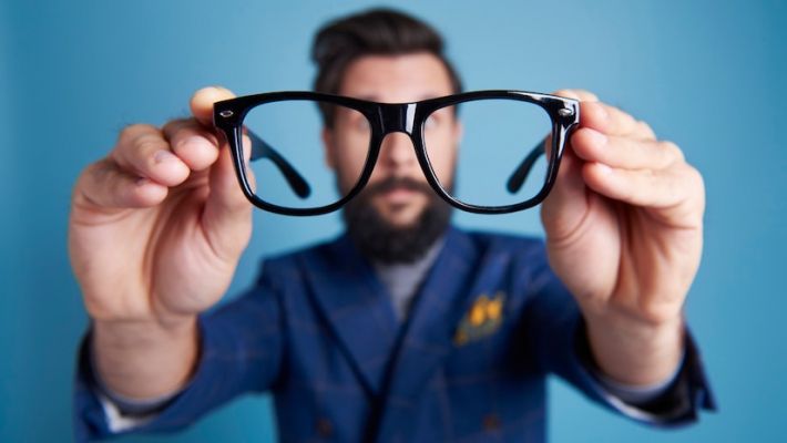 Зачем нужны покрытия на очковых линзах? 