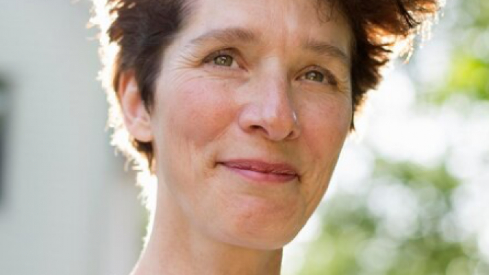 Как безопасно носить цветные контактные линзы?