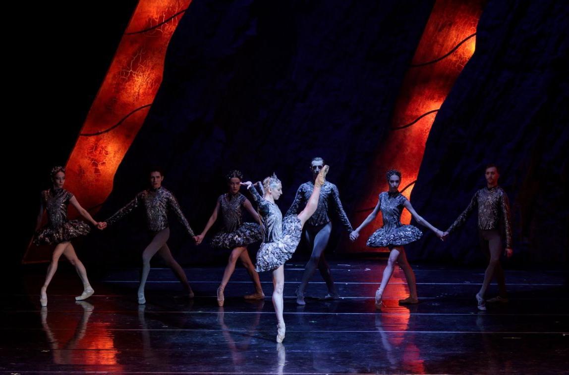 Сеть оптик «Культура зрения» стала партнером премьеры балета в Урал Опере